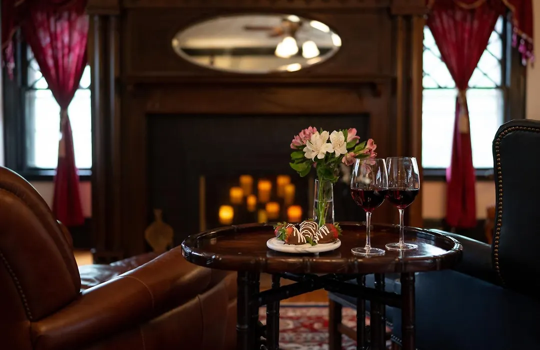 Manor House Inn (Adults Only)-1